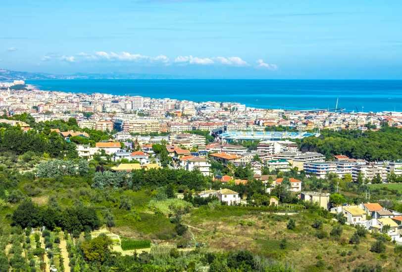 Pescara tra le città Bandiera Blu più cercate per comprare casa nel 2025
